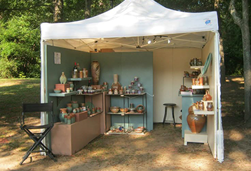 We design rustic, culturally inspired stalls for artisan expos in Chennai, showcasing handmade crafts and art.